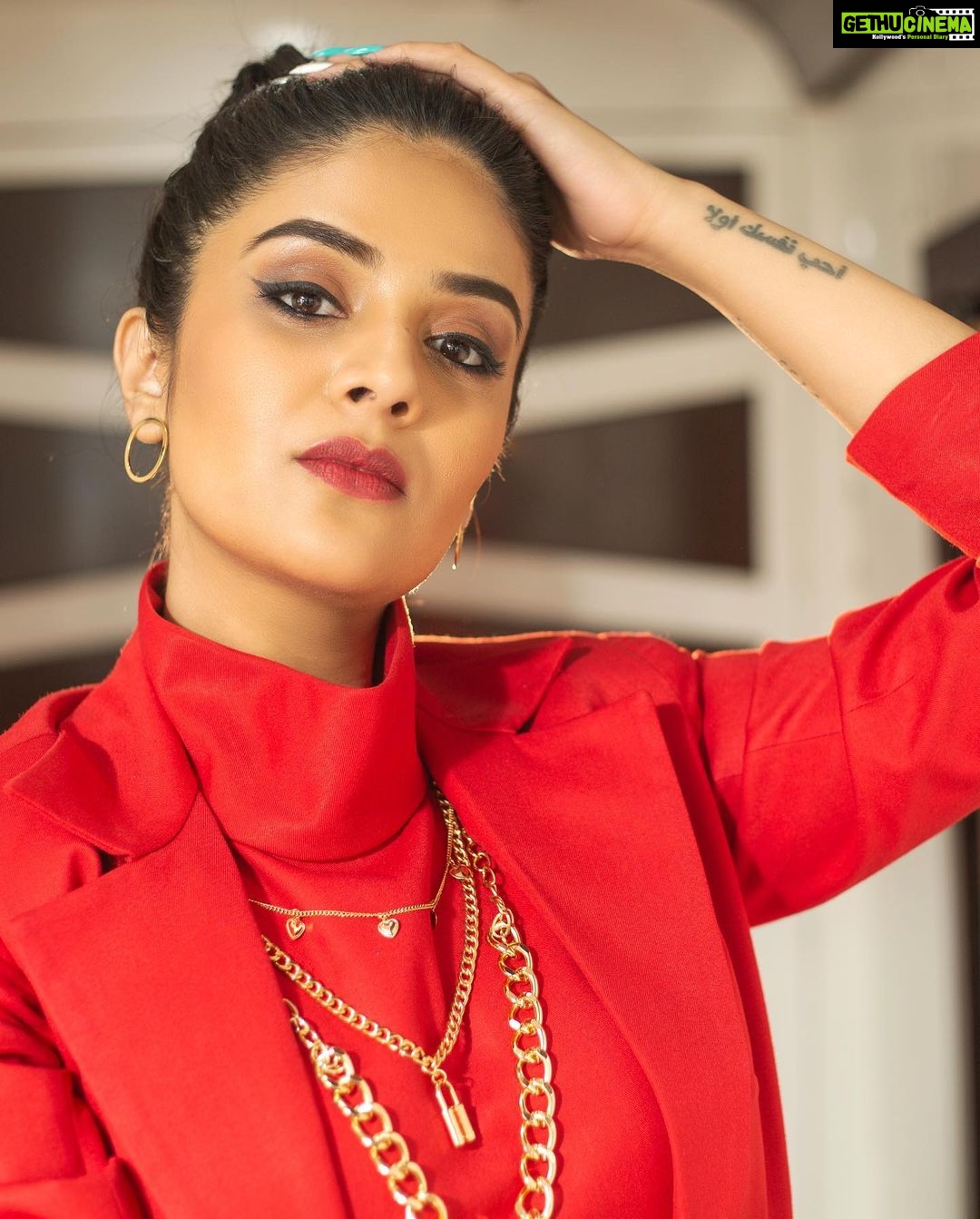Sreemukhi Instagram - SAREGAMAPA ❤️✨ Styling @hemamanohar1 Outfit @ivana_designers Jewellery @pretty.jewelbox PC @chinthuu_klicks Makeup @nookesh.malla Hair @praneetha_beautymakeover #sreemukhi #saregampa #redlove