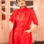 Sreemukhi Instagram - SAREGAMAPA ❤️✨ Styling @hemamanohar1 Outfit @ivana_designers Jewellery @pretty.jewelbox PC @chinthuu_klicks Makeup @nookesh.malla Hair @praneetha_beautymakeover #sreemukhi #saregampa #redlove