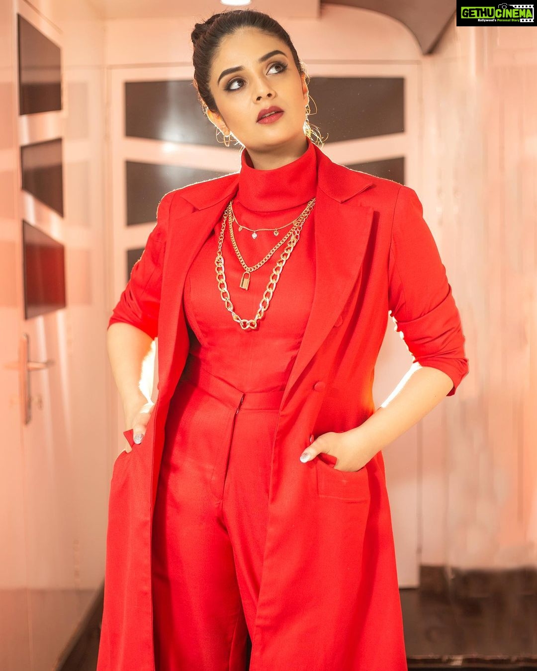 Sreemukhi Instagram - SAREGAMAPA ❤️✨ Styling @hemamanohar1 Outfit @ivana_designers Jewellery @pretty.jewelbox PC @chinthuu_klicks Makeup @nookesh.malla Hair @praneetha_beautymakeover #sreemukhi #saregampa #redlove