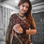 Sridevi Vijaykumar Instagram – Be a girl with a mind..
A woman with attitude..
And a lady with class… 

#justlikethat #woman#girl#lady#saree#insta#pic#picoftheday#instavibes#simple#classy#indianwear#smile