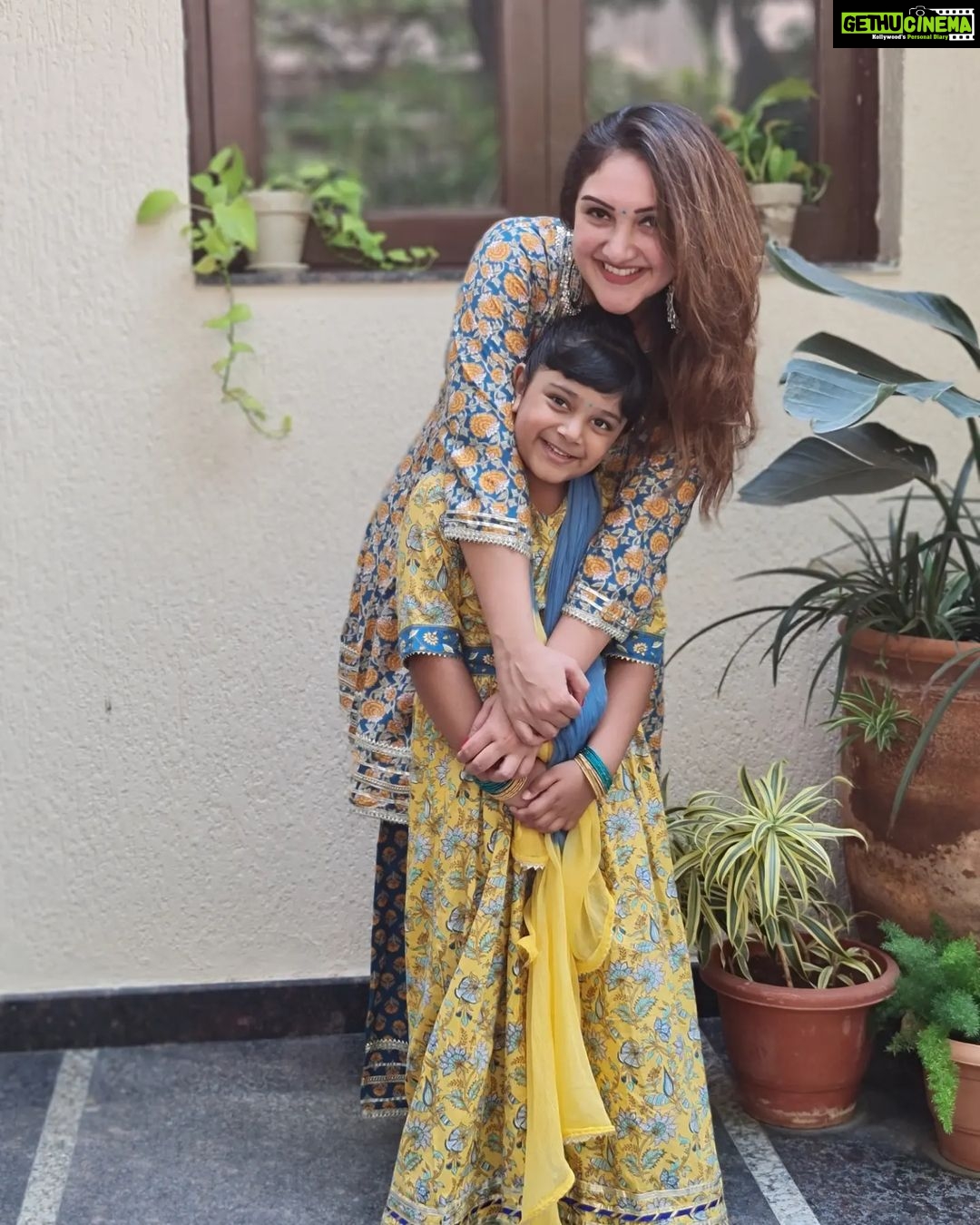 Sridevi Vijaykumar Instagram - There is no path to happiness, Happiness is the path.... #family #happiness #together #love #mine #memories #funtogether #baby #daughter #ourlife #happyquotes #life #happy #instagood #positivevibes #smile #laugh #believe #like
