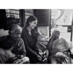 Sriya Reddy Instagram - Something about this picture that just makes me so happy ! This is a old age home that I have been supporting for last few years ,the women there are most fascinating and such lovely women . Pic courtesy my favourite @soondah_wamu . #janethomefortheage
