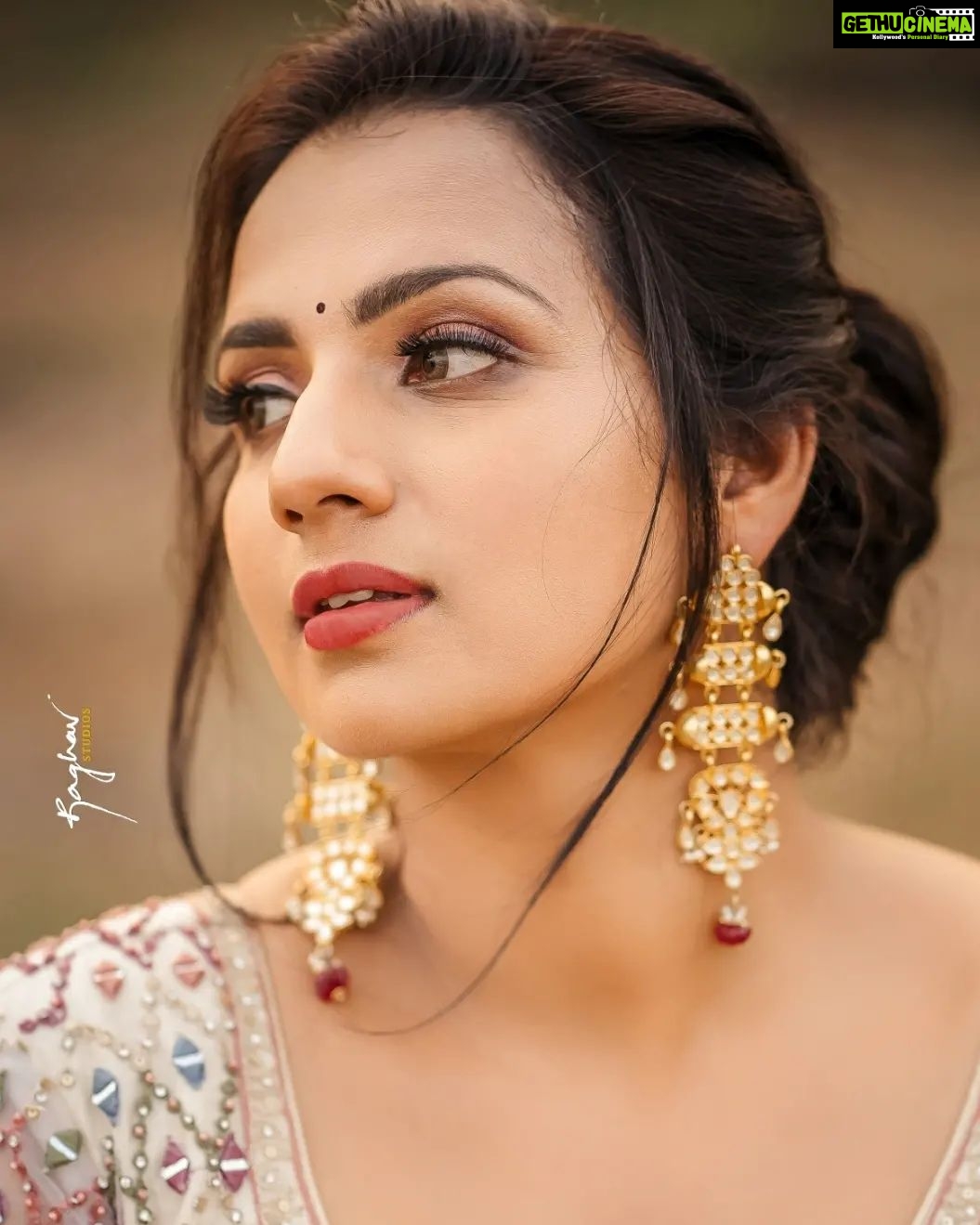 Sruthi Hariharan Photos Photos HD Latest Images Pictures Stills of Sruthi  Hariharan Photos  FilmiBeat