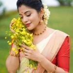 Sshivada Instagram – ഏവർകും ഹൃദയം നിറഞ്ഞ വിഷു ആശംസകൾ🌼🌻

Clicked by : @_shutter_magics_ 
MUA : @meeramax_makeupartist_
Assisted by : @sajeesh_s_0619_make_over
Stylist: @kenusjoseph
Saree : @ar_handlooms_kuthampully
Jewellery : @shrishti__jewels
Video: @the_motomatrix
Assistant photographer:@_mr_travelholic_
Location : @udshotels
.
#vishu #vishuspecial #vishuvibes #wishes #setsaree #konnapoo #stayblessed #stayhappy #liveyourlife #loveyourlife UDS Hotels