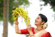 Sshivada Instagram - ഏവർകും ഹൃദയം നിറഞ്ഞ വിഷു ആശംസകൾ🌼🌻 Clicked by : @_shutter_magics_ MUA : @meeramax_makeupartist_ Assisted by : @sajeesh_s_0619_make_over Stylist: @kenusjoseph Saree : @ar_handlooms_kuthampully Jewellery : @shrishti__jewels Video: @the_motomatrix Assistant photographer:@_mr_travelholic_ Location : @udshotels . #vishu #vishuspecial #vishuvibes #wishes #setsaree #konnapoo #stayblessed #stayhappy #liveyourlife #loveyourlife UDS Hotels