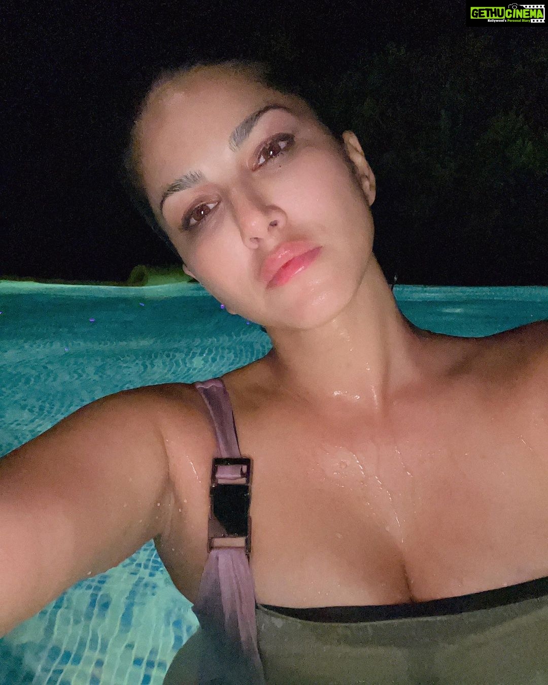 Sunny Leone Instagram - Mood for a night swim π . . . @signaturecollectionmaldives @hideawaybeachmaldives @asyouplan #SunnyLeone #BeatTheHeat Outfit @jubinavchadha_official styled by @hitendrakapopara Assisted by @sameerkatariya92 intern @tanyakalraaa Hideaway Beach Resort & Spa Maldives