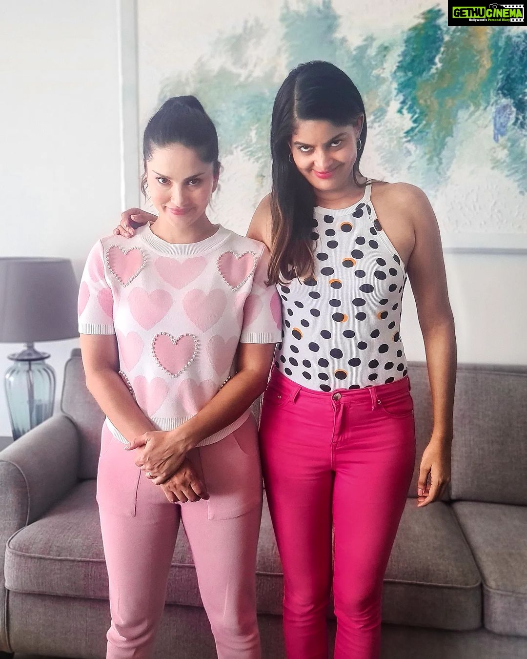 Sunny Leone Instagram - Boom 💥 10K Comments on this Post and we will drop the cutest Normal VS. Psychopath Reel together 👯♀️ 1,2,3 LEZZGOO #SunnyLeone #AnishaDixit #NormalVsPsychopath