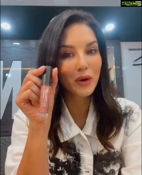 Sunny Leone Instagram - Matte Liquid Lip Colors are ready to be launched soon! Watch this space for the next big launch! #comingsoon