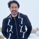 Thakur Anoop Singh Instagram - The transition from seriousness to fun loving laughter happened in seconds as u swipe through these moments! 😀 Sending warm wishes of Chaitra navatri, Ugaadi and Gudi padwa from the chilliest top of Glacier 3000!! Have a blessed year ahead. Love.