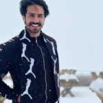 Thakur Anoop Singh Instagram - The transition from seriousness to fun loving laughter happened in seconds as u swipe through these moments! 😀 Sending warm wishes of Chaitra navatri, Ugaadi and Gudi padwa from the chilliest top of Glacier 3000!! Have a blessed year ahead. Love.