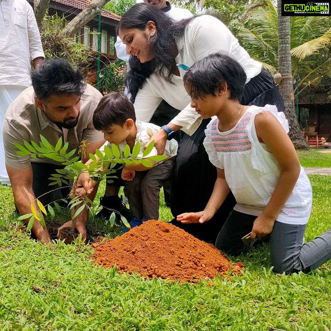Tovino Thomas Instagram - Investing in our planet today for a better tomorrow π± Where my little ones can grow up enjoying the luscious greens and the earth in all its glory. Earth Day wishes π !!#simaroubaGlauca #LakshmiTaru #paradisetree #earthday2022 #investInOurPlanet Coconut Lagoon, CGH Earth
