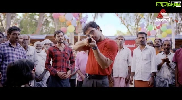 Tovino Thomas Instagram - Lightning strikes at ur home.. ⚡️ Minnal Murali world television premiere on April 10th at 5 30pm on Asianet. 🤩