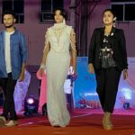 Vanitha Vijayakumar Instagram - My first stage recognition as a fashion designer ,make up artiste and hair stylist in front of the biggest student audience….thank you @srmuniversity for the amazing opportunity and the loveliest thambis and thangachis for all the love and applause…proud moment to have achieved this for the education as a fashion designer I studied and the passion and efforts I have put in so many years❤️ @vanithavijaykumarstyling