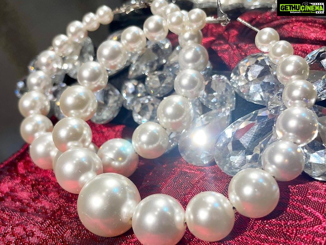 Vanitha Vijayakumar Instagram - Pearl loop earrings price - 999 Dm for orders / WhatsApp ๐+91 9444501747 ๐ฉfor enquiries #vanithavijaykumarstyling #vanithavijaykumar #earrings #accessories #onlineorders #summer #summervibes #colours #fashion #fashionlovers #easter #jewelleries #jewellery #india #now #trending #trend #vanithavijaykumarstyling #pearls #pearlearrings Khader Nawaz Khan Road