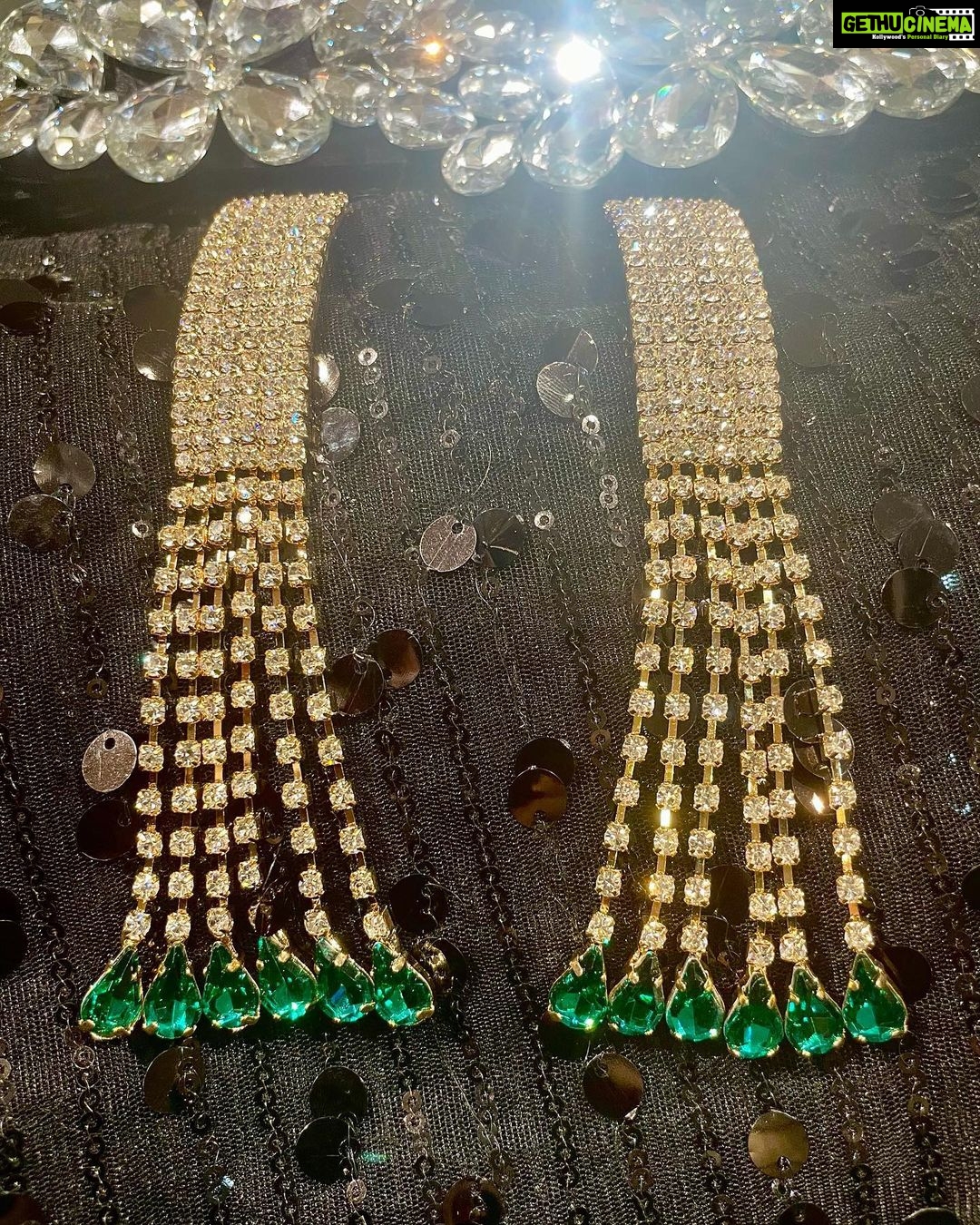 Vanitha Vijayakumar Instagram - Green stone dropped chandelier earrings price - 899 Dm for orders / WhatsApp ๐+91 9444501747 ๐ฉfor enquiries #vanithavijaykumarstyling #vanithavijaykumar #earrings #accessories #onlineorders #summer #summervibes #colours #fashion #fashionlovers #easter #jewelleries #jewellery #india #now #trending #trend #vanithavijaykumarstyling #green #chandlierearrings #stoneearrings Khader Nawaz Khan Road