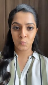 Varalaxmi Sarathkumar Instagram - Shooting madness..!!! 🤣🤣🤣
Jestttt for jolllyyyy..
#sabari #shootinprogress #lovemyjob #tuesday #goodvibes #shootdiaries #trendingreels