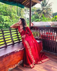Vidhya Instagram - At “Semfioraa” ad shoot 🌺 

📸 @imichael.1 
@drsri23 @sridhar.sridevi @venkateswaranpazhani 
@suluhairstylist @vasanth_daniel_osbern_