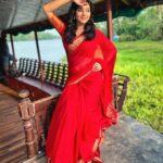 Vidhya Instagram - At “Semfioraa” ad shoot 🌺 📸 @imichael.1 @drsri23 @sridhar.sridevi @venkateswaranpazhani @suluhairstylist @vasanth_daniel_osbern_ Vaikom Backwaters