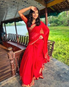 Vidhya Instagram - At “Semfioraa” ad shoot 🌺 📸 @imichael.1 @drsri23 @sridhar.sridevi @venkateswaranpazhani @suluhairstylist @vasanth_daniel_osbern_ Vaikom Backwaters