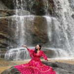 Vidhya Instagram - #bts 🌺 📸 @imichael.1 @drsri23 @sridhar.sridevi @venkateswaranpazhani @suluhairstylist @vasanth_daniel_osbern_ @mromeymaliakkal Munnar