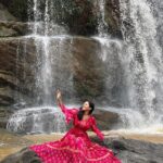 Vidhya Instagram - #bts 🌺 📸 @imichael.1 @drsri23 @sridhar.sridevi @venkateswaranpazhani @suluhairstylist @vasanth_daniel_osbern_ @mromeymaliakkal Munnar
