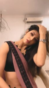 Vidisha Instagram - 💥

.
.
@officialjoshapp 

.

.

.
#transition #transitionreels #fun #sarilove #vidisha #bts #actor #vanitygoals #instareels #vidisha #vidishasrivastava #anitabhabhi