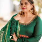 Vidyulekha Raman Instagram – A “Paalum Pazhamum” Anarkali is a perfect amalgamation of the Mughal silhouette and our traditional Tamil weave which is embellished with @sameenasofficial ‘s signature kemp embroidery. Did you know Nalli created this pattern for yesteryear actress Saroja Devi for the movie “Paalum Pazhamum” and hence the name? 🥛🍎 

Anarkali – @sameenasofficial 
Jewellery – @rimliboutique 
Photography –  @sinty_boy 
Cinematography –  @thetravelingphotographist
Retouch – @shot_by_panneer 

@vijaytelevision @mediamasons 
#cwc #cwc3 #cookwithcomali #cookwithcomali3 #cookuwithcomali #cookuwithcomali3 #vijaytvshow #vijaytelevision #vijaytv #vidyuraman #cookwithcomalividyu