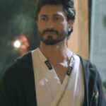 Vidyut Jammwal Instagram – To find balance, you need to know everything about imbalance

Balance your Mind – A Masterclass with me on the sets of #IndiasUltimateWarrior

@discoveryplusin @discoverychannelin 
#kalaripayattu #ITrainLikeVidyutJammwal