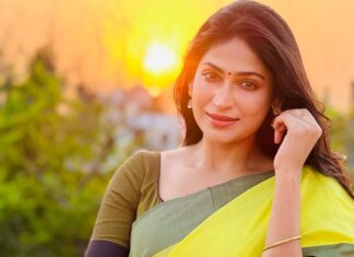Vijayalakshmi Instagram - Manjal veyil maalaiyile 💛💛💛 P.c : @feroz_roz