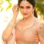 Vimala Raman Instagram - The eyes can tell more than words can ever say 🧡 It’s magic always when this team comes together 🧡🙏🏻😘 #shootorganiser @rrajeshananda #styling - @mabia_mb #accesories - @fineshinejewels #photographer - @camerasenthil #makeup - @makeupibrahim #hairstylist - @hairstylists_vijayraghavan #assistance @yasinhairstylist @rithvik_mua . . . #shoot2kill #photoshoot #latest #newpost #new #indianfashion #peach #lehenga #eyes #fashion #photography #actor #actress #vimalaraman