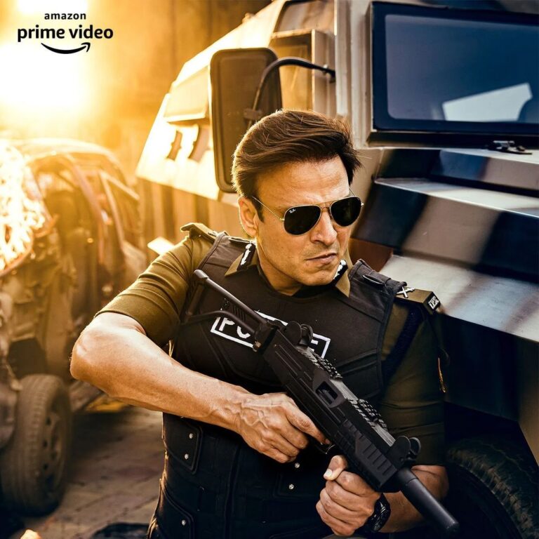 Vivek Oberoi Instagram - Charged to join the best force : “Indian Police Force” and be a supercop in the Rohit Shetty Cop Universe! Thank you bro @itsrohitshetty for trusting me with this amazing role! Loving the kickass action with my other two super cops, the awesome @sidmalhotra & one and only @theshilpashetty #IndianPoliceForceOnPrime, Heroism in khakhi! 🇮🇳 @primevideoin @rohitshettypicturez #aparnapurohit