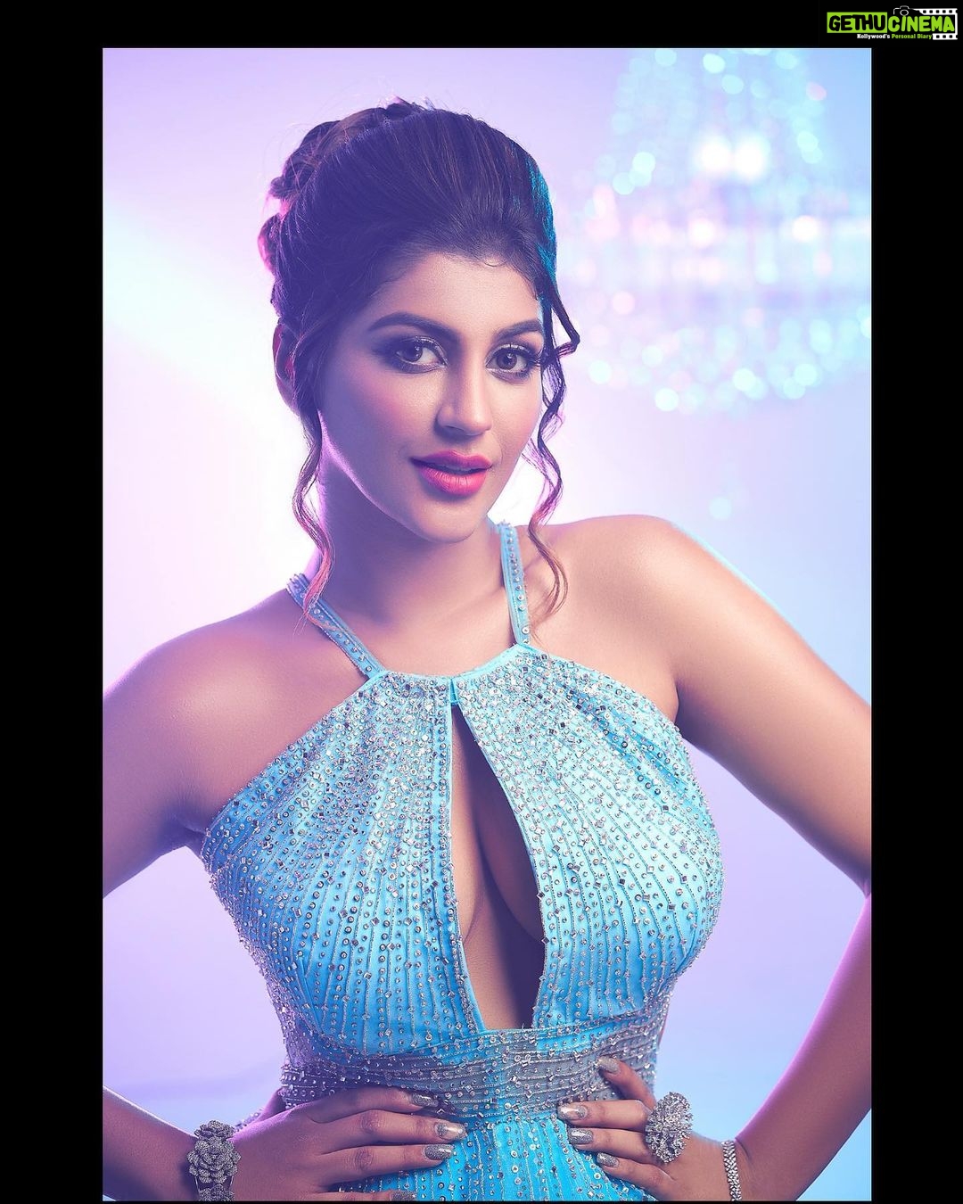Yaashika Aanand Instagram - Good evening 🦄🧚♀️🔮 📸 @rprasanavenkatesh 💄 @lakshana_priya_mua Hair @mani_stylist_ 👗 @lakshana_designer_studio 💍- @chennai_jazz