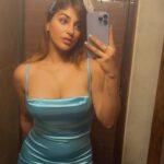 Yaashika Aanand Instagram - Which one ? 🔮🙄 #washroomselfie 👗 - @aiffaapparels