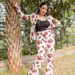Aanchal Munjal Instagram - Roses are red, violets are blue, if you were a flower - I’d pick you .. 💋 Outfit @howwhenwearclothing Styled by @theanunarang Shot by @akshayphotoartist Hair & MUA @sunny_makeup_artist 📍@theforestclubresort @zuper_solutions