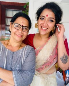 Abhirami Suresh Instagram - To our Maa.. Our Goddess... Our everything... ♥️🙏🏻 Happy Mother’s Day ♥️🥰 
.
.
.
#mothersday #happymothersday #amma