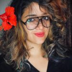 Abhirami Suresh Instagram - What is the connection between Chembarathi and Praanth? Can someone tell me !? :/ I find it a pretty flower. And I’ve never been able to understanding this connection between lunacy and this pretty flower 🥴 . . . #hibiscus #lunacy #curious #abhiramisuresh #liveloveliberate #explore #explorepage