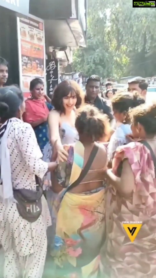 Adah Sharma Instagram - The perks of being an actor in the Indian Film Industry πβ€οΈ . . . . Thank u for the fun event @middayindia Found the Video on @viralbhayani 's page so reposting it ... For all of u on stage ...see i promised I'd put the video up with u guys and I live up to my promises (34.2 % of the ones made on alternate weekends π¬) #100yearsofadahsharma #adahsharma .