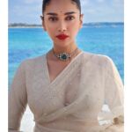 Aditi Rao Hydari Instagram – 🤍🤍🤍

In @sabyasachiofficial 
Shot by @rohanshrestha 
Styling @sanamratansi 
HMU @eltonjfernandez 
Managed by @ssubberman
Agency @fetch_india 
#cannes2022 #ARHxCANNES
@vivo_india #mylifeisamovie #vivoatCannes