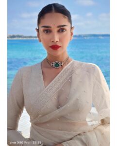 Aditi Rao Hydari Instagram - 🤍🤍🤍 In @sabyasachiofficial Shot by @rohanshrestha Styling @sanamratansi HMU @eltonjfernandez Managed by @ssubberman Agency @fetch_india #cannes2022 #ARHxCANNES @vivo_india #mylifeisamovie #vivoatCannes