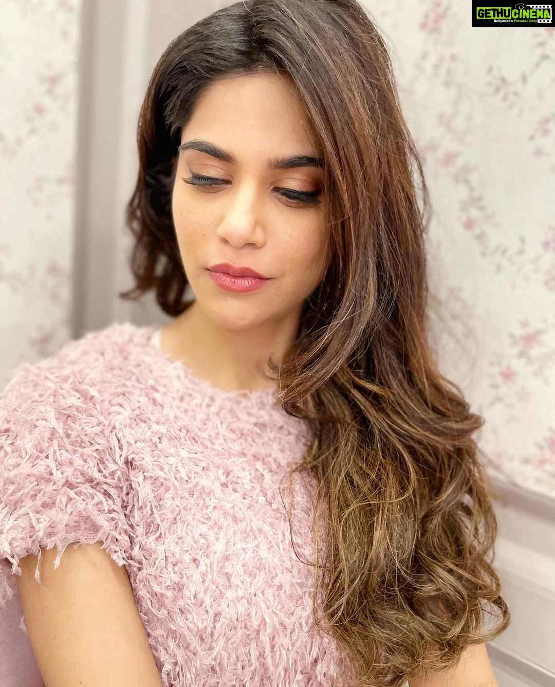 Aditi Sudhir Pohankar Instagram - Sometimes I look back and laugh - of how serious I was bout life ! And now I just live every moment, one day at a time, one step at a time. Love laugh and keep it simple. . . . 📸 @niveditapohankar Hair @daksh_hairguru Make up @rekhapillairawat . . #aaditipohankar #love #laugh #smile #fun #vanity #hair #pink #style #styleinspo #instagood #instagram #instadaily #insta #beautiful #beauty #fashion #fashionista #ootd #picoftheday #photo #photoofday