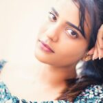 Aishwarya Rajesh Instagram - Life won sparkle unless you do 💥🤩 Photography @johan_sathyadas Makeup - Sorry no makeup 😜