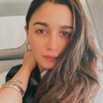 Alia Bhatt Instagram - And off I go to shoot my first ever Hollywood film!!!! Feel like a newcomer all over again - sooooo nervous!!!! 😬😬😬 Wish me luckkkkkkk 🎈🎈🤓🤓