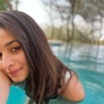 Alia Bhatt Instagram – Jan – April ISL ( In Selfie Life ) ✌️