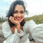 Amala Paul Instagram – I’m a magnet for positivity, abundance and blessings! 💫

#retrospection #soulmusings #manifestations #moonchild #inmyowncompany W GOA