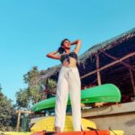 Amala Paul Instagram – Had a date with my long-time friend. I’m talking about my kayak! 🤪

#kayak #backwaters #waterbaby #rowrowrowyourkayak