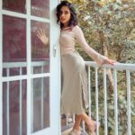 Amala Paul Instagram – What makes me, me?
10% retro dreams
25% manifestations
10% pixie dust
25% spirituality
25% brave enough to choose my own path 
5% badass behaviour 

What are you made of? Tell me in the comments. 😍

#retro #goddessinthemaking #workinprogress #stylefiles #ootd #mood #glamup #glowdess