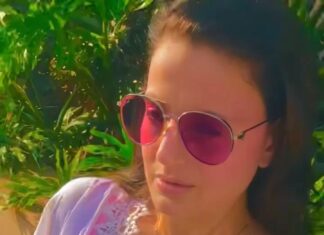 Ameesha Patel Instagram - Posted @withregram • @bollywoodsirens The #Gorgeous #Favorite @ameeshapatel9 gives #Summer #BodyGoals ! 🔥🔥🤩🤩 #Goa #fashionista #Beauty 😘 #summertime #sundayfunday #ameeshapatelpics #BollywoodSirens