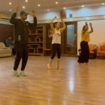 Ameesha Patel Instagram - Dance rehearsals in progress … show time in JUNE 👯‍♀️👯‍♀️💃💃💃