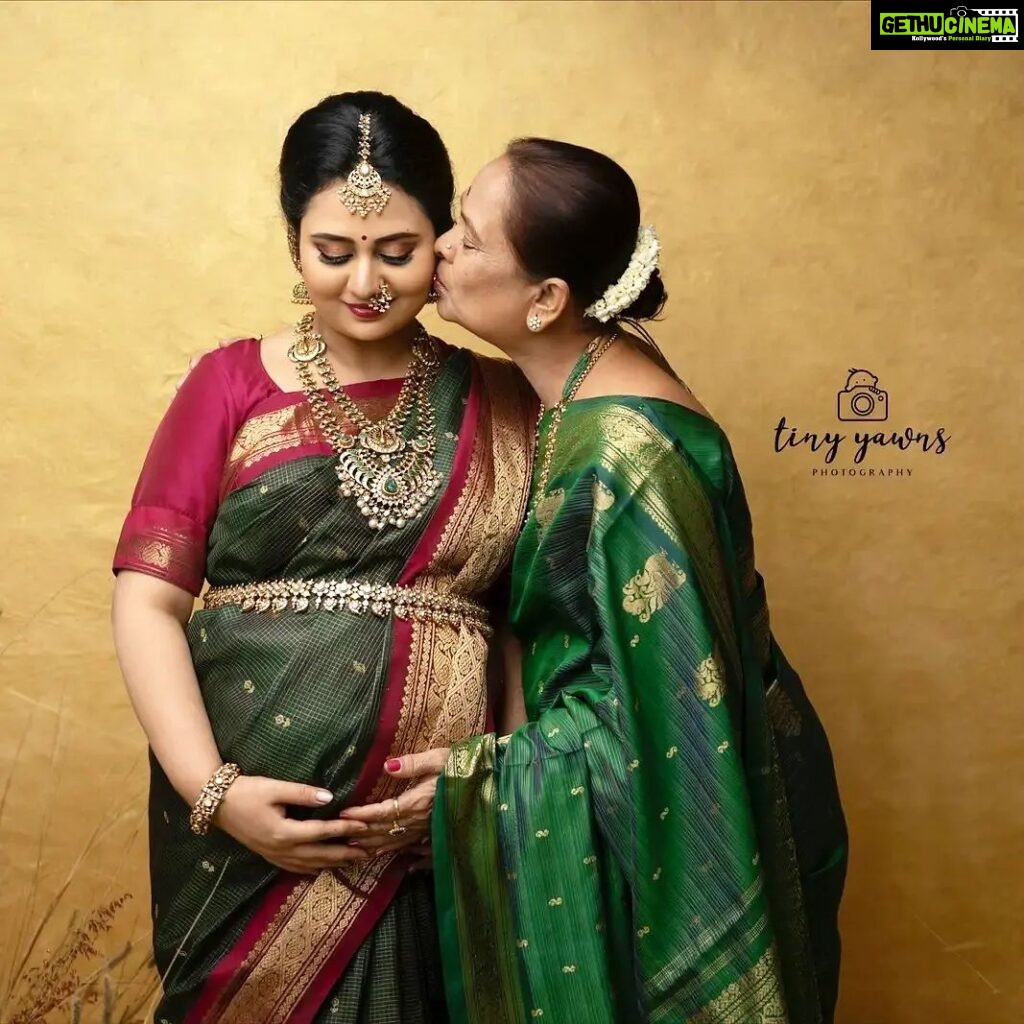 Amulya Instagram - Happy Mother's Day amma Truly this picture will be memorable for me ... Taking care of me every minute from so many years now taking care of my twin boys at this age is not a easy thing ... Thank you for all ur sacrifices you are doing for me and my boys ma @jayalakshmi2422 ❤️🙏 The second picture is special too ... specially when I got to knw I am pregnant for twins the way my mother in law took care of me during all my hard times is what I will remember forever ...😍 @shilpaaganesh ma'am I can never tell how much you are there for me ... Grateful forever ♥️... Lastly it's too special for me also because it's 1st mother's day for me too ❤️ ಎಲ್ಲಾ ತಾಯಂದಿರಿಗು ತಾಯಂದಿರ ದಿನದ ಶುಭಾಶಯಗಳು @jagdishrchandra Photography : @tinyyawnsphotography Jewellery : @gajraj_jewellers Make up : @yathishmakeover03