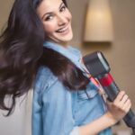 Amyra Dastur Instagram - Here’s the Dyson airwrap multi-styler Customise your attachments to your hair type to create your own styles - easy to use and no extreme heat 💃🏻 Salon in a box ! 🤍 . #collaboration #dysonairwrap #dysonindia #haircare #healthyhair #hair #hairtools #hairtransformation #haireducation